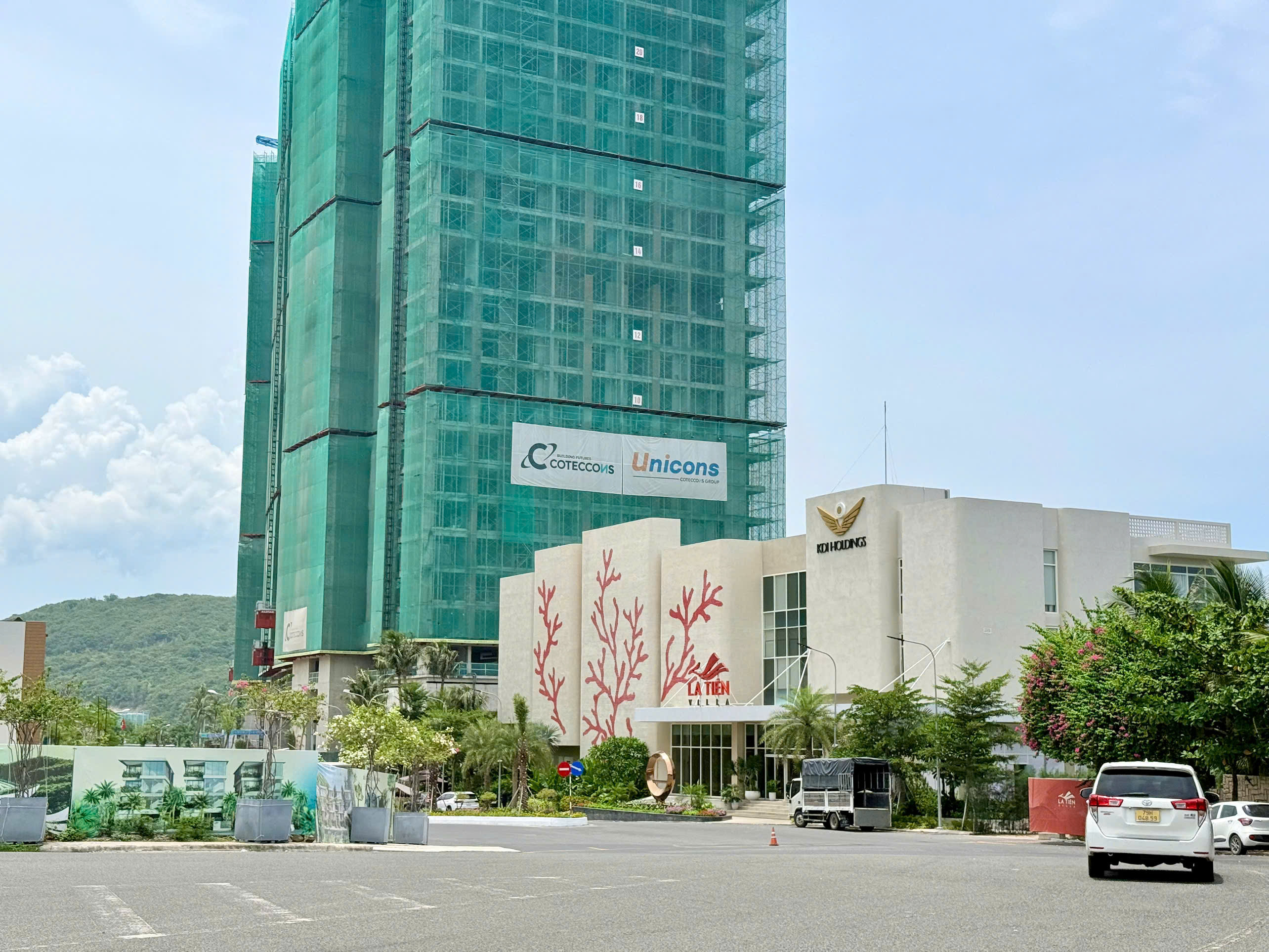 Dự án cao tầng đang thi công lân cận