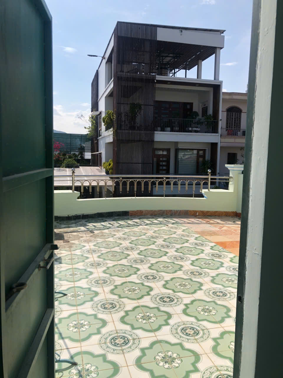 B027 - Nhà ở Vĩnh Hải, mặt tiền ngoài