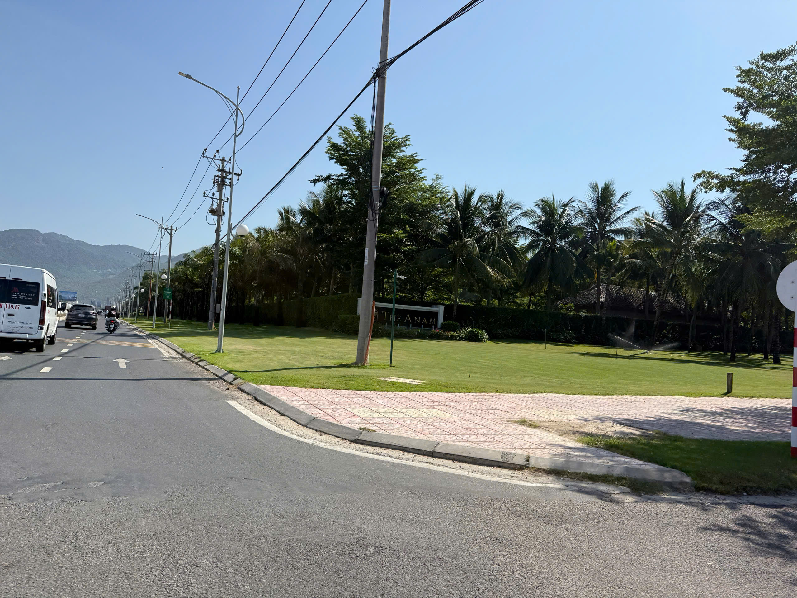 Tuyến đường nội khu trải nhựa, vỉa hè cây xanh tại Cam Lâm