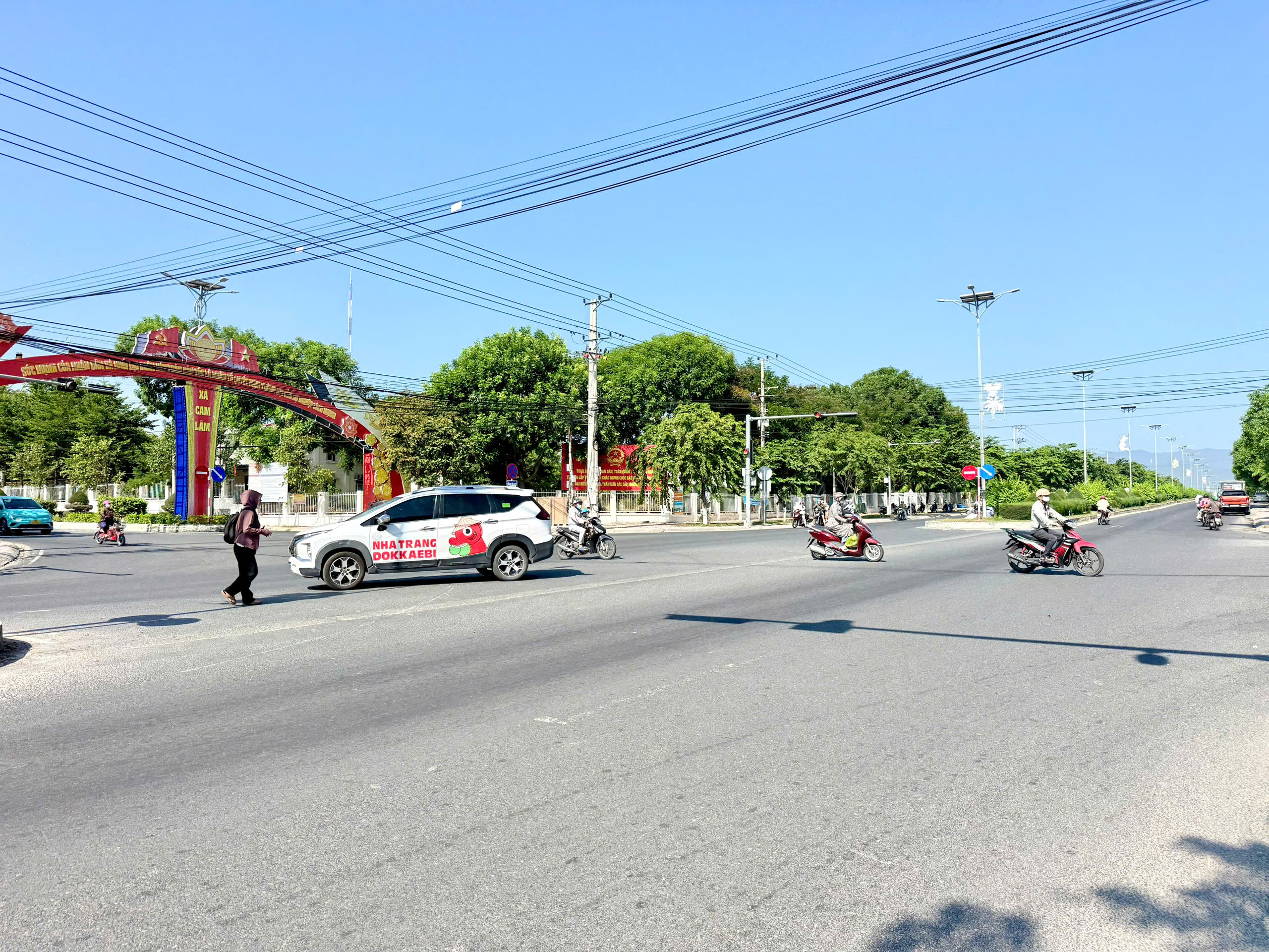 Trục đường chính rộng rãi tại Cam Lâm