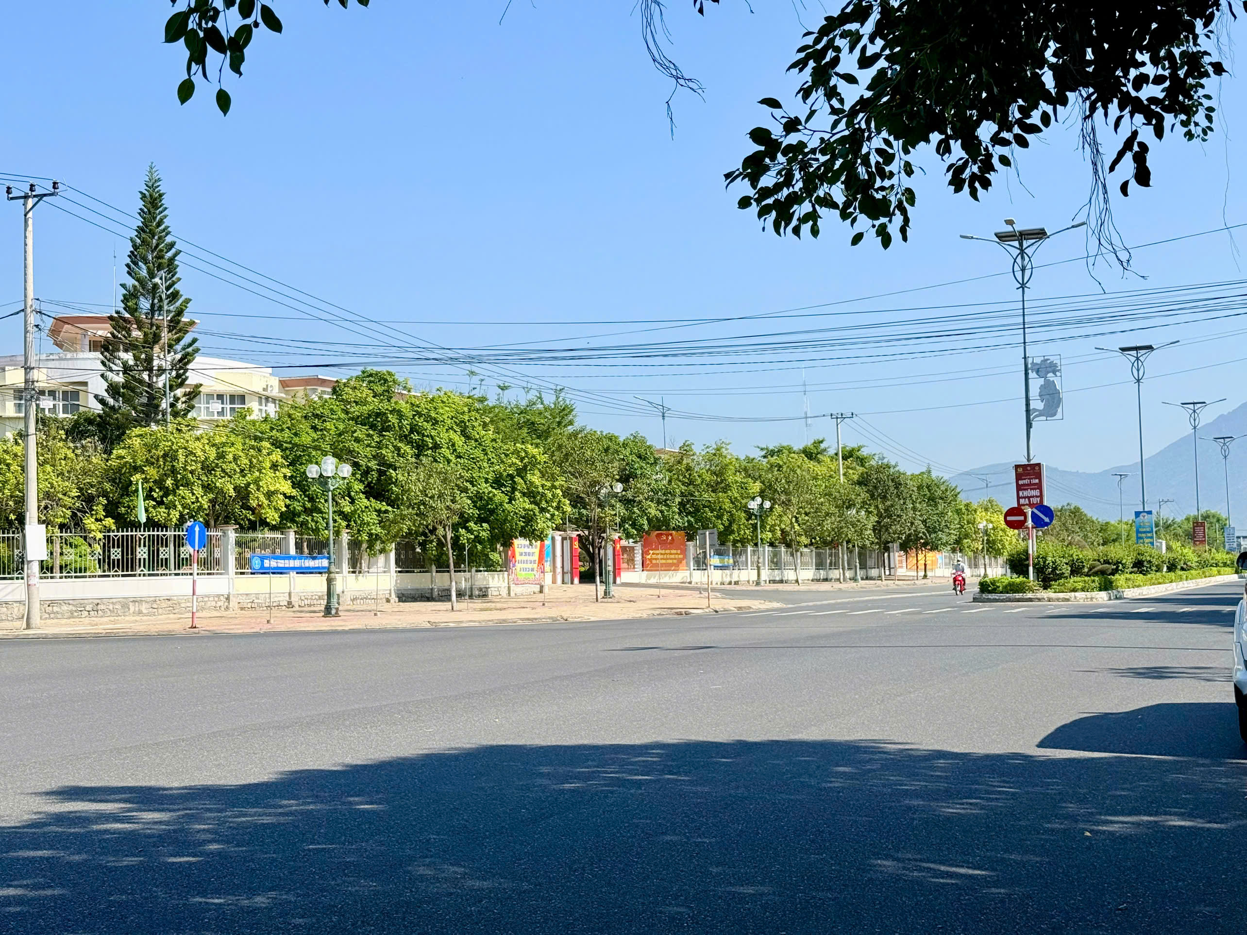 Khu dân cư với hạ tầng điện đường hoàn thiện tại Cam Lâm