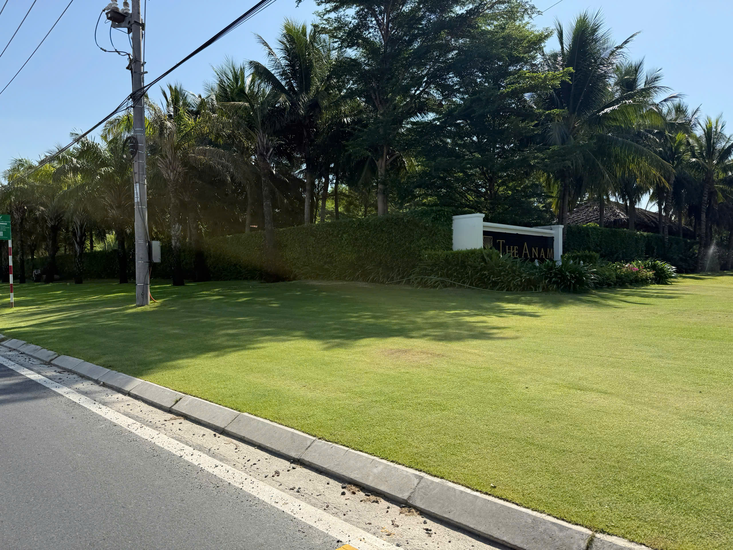 Khuôn viên xanh khu nghỉ dưỡng lân cận Cam Lâm