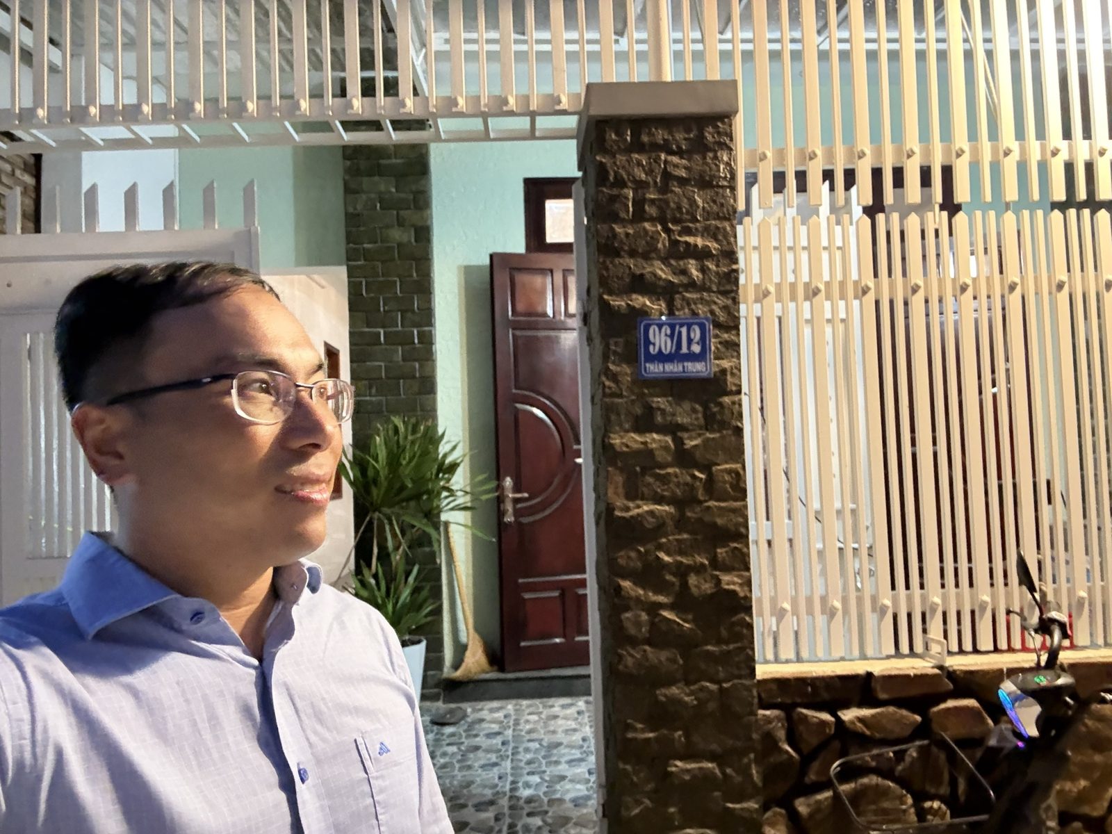 Anh Nhân khảo sát thực tế