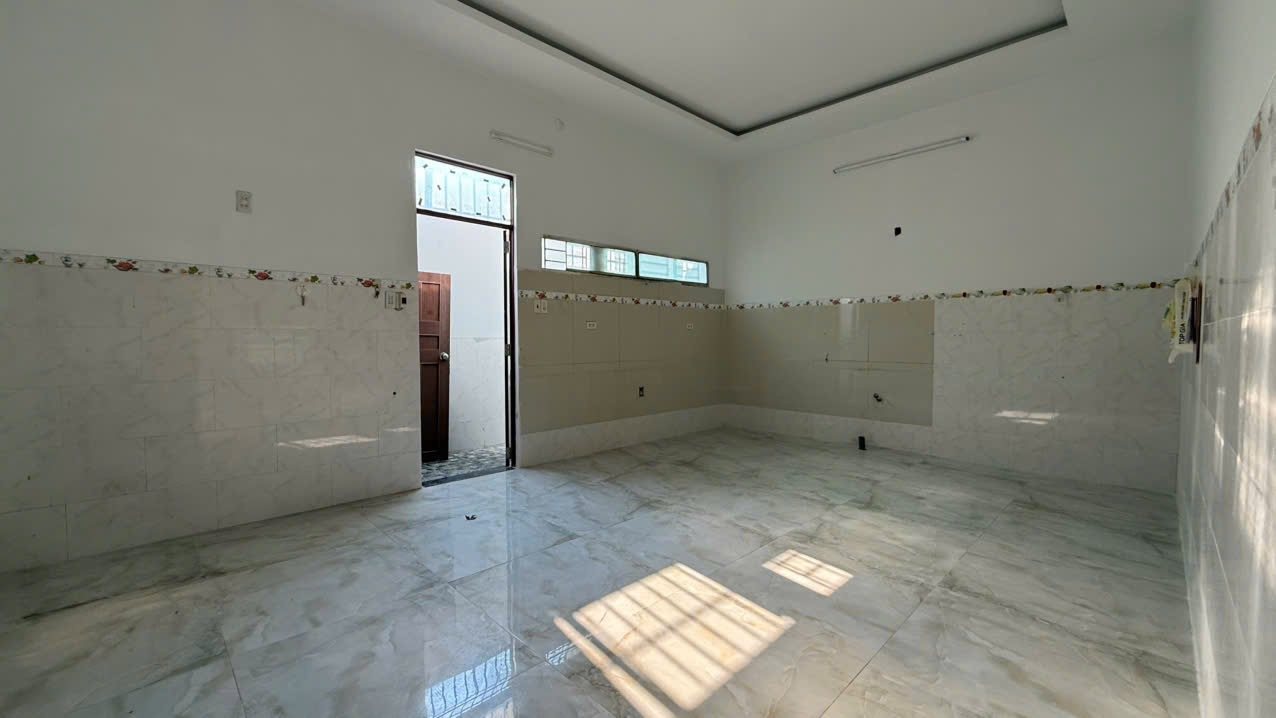 B036 – Khu bếp – sinh hoạt chung rộng rãi, đón nắng tự nhiên