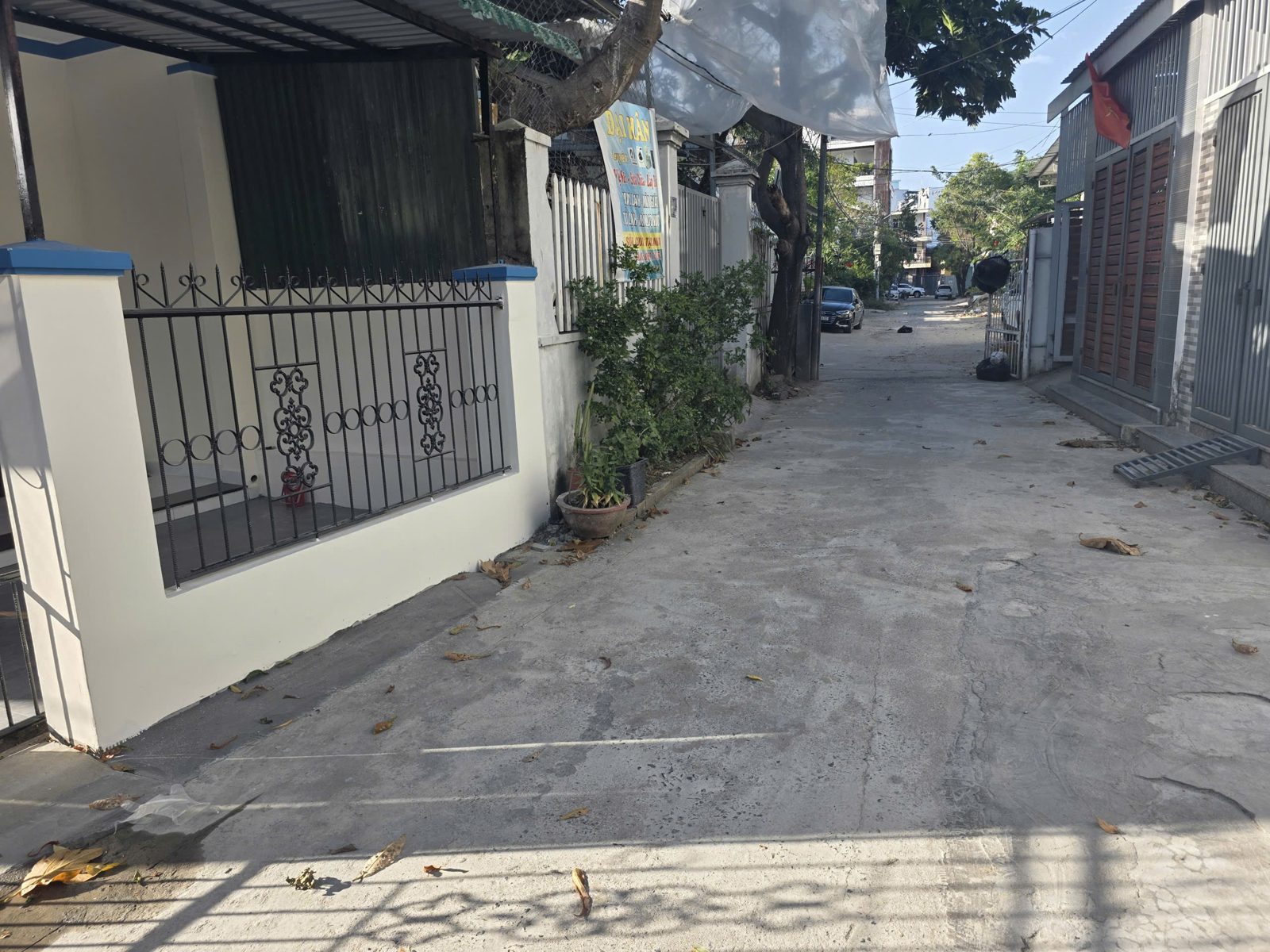 Hẻm ô tô trước nhà